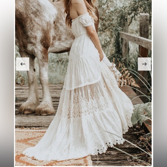 PLEASE READ🔮 Spell Bridal // Amelie Gown - size 4